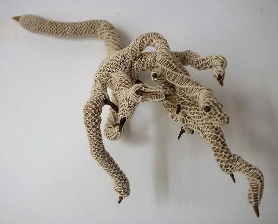 “Tronco de Memória V”, 2010, tapestry object (cotton without wooden trunk), 34x21cm, copyright Alves Dias