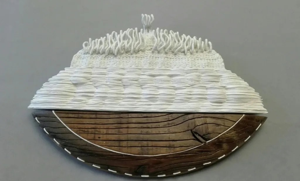 “Sem Título”, 2016, tapestries objects (wood, paper, cotton, silk and copper wire), 32x23x3.5cm, copyright Alves Dias